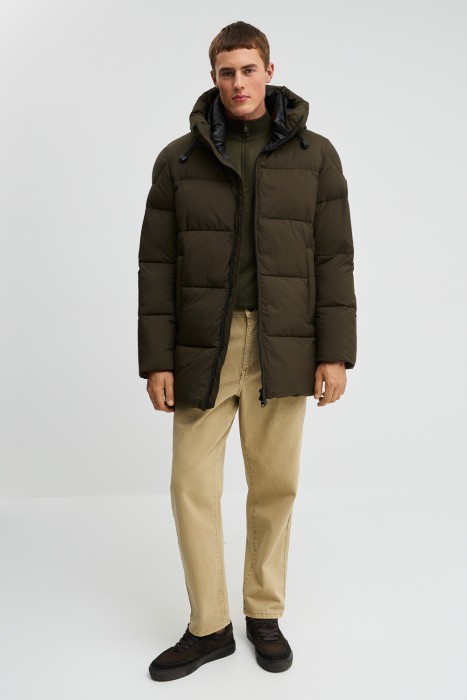 зимняя куртка с капюшоном от бренда снежная королева вид слева