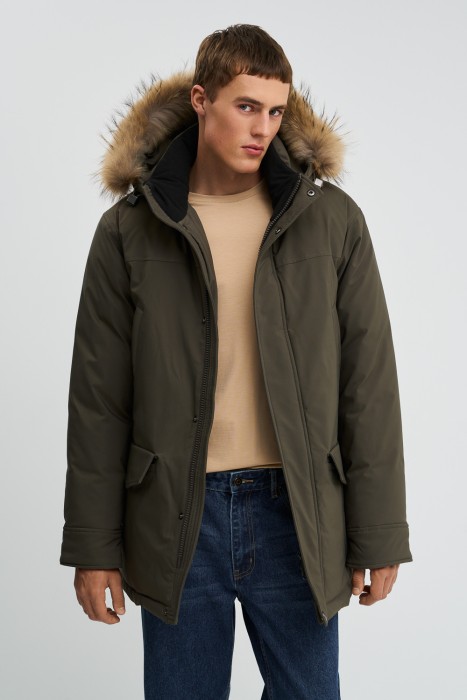 зимняя куртка с капюшоном из россии вид сбоку