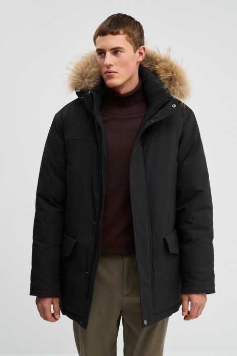 зимняя куртка с капюшоном от бренда снежная королева вид слева