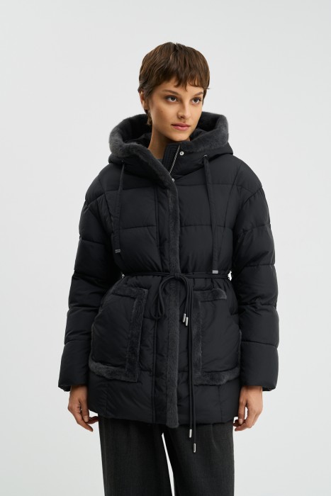 зимняя куртка с капюшоном от бренда снежная королева вид слева