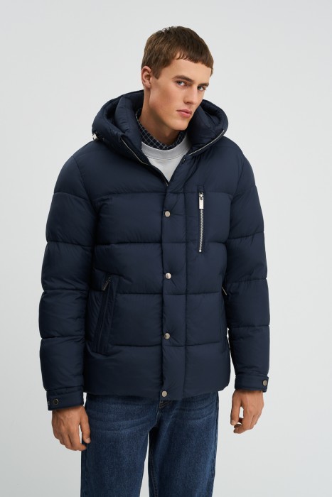 зимняя куртка с капюшоном от бренда снежная королева вид слева