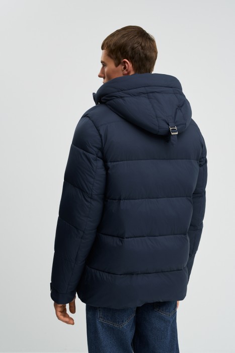 зимняя куртка с капюшоном по цене 4720 руб вид справа