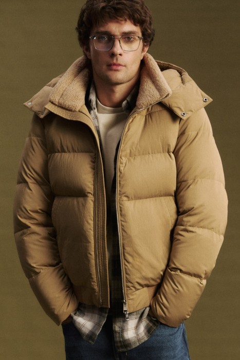 зимняя куртка с капюшоном от бренда снежная королева вид слева