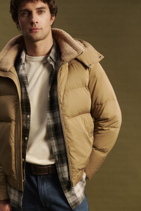 зимняя куртка с капюшоном по цене 4070 руб вид справа