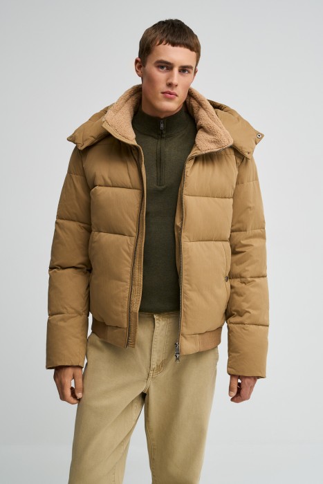 зимняя куртка с капюшоном из россии вид сбоку