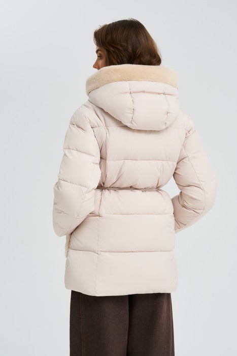 зимняя куртка с капюшоном по цене 9200 руб вид справа