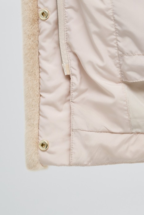 зимняя куртка с капюшоном из россии вид сбоку