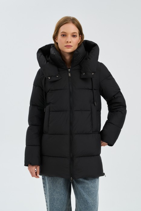 зимняя куртка с капюшоном от бренда снежная королева вид слева