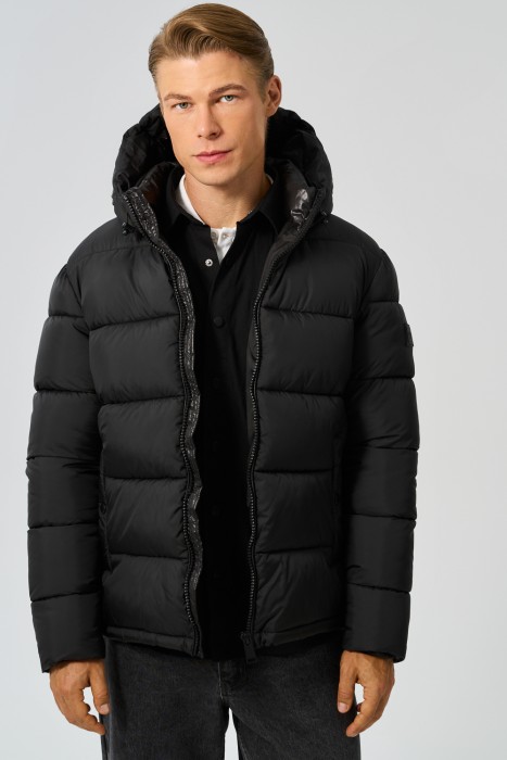 зимняя куртка с капюшоном от бренда снежная королева вид слева