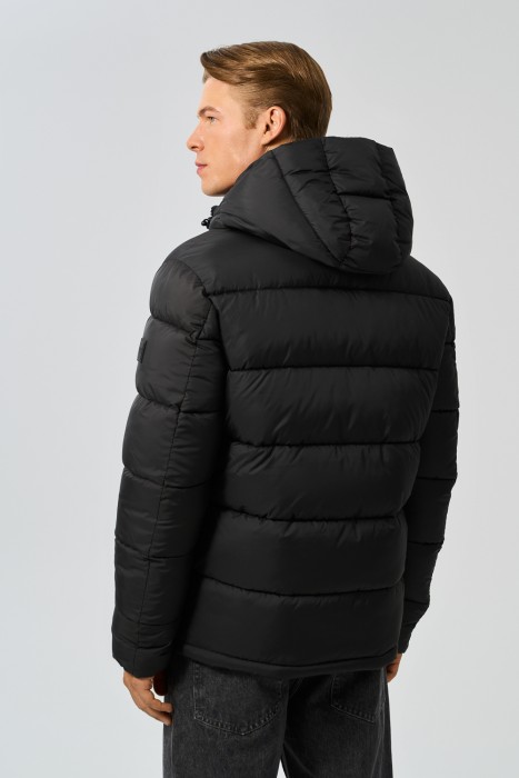 зимняя куртка с капюшоном по цене 6840 руб вид справа