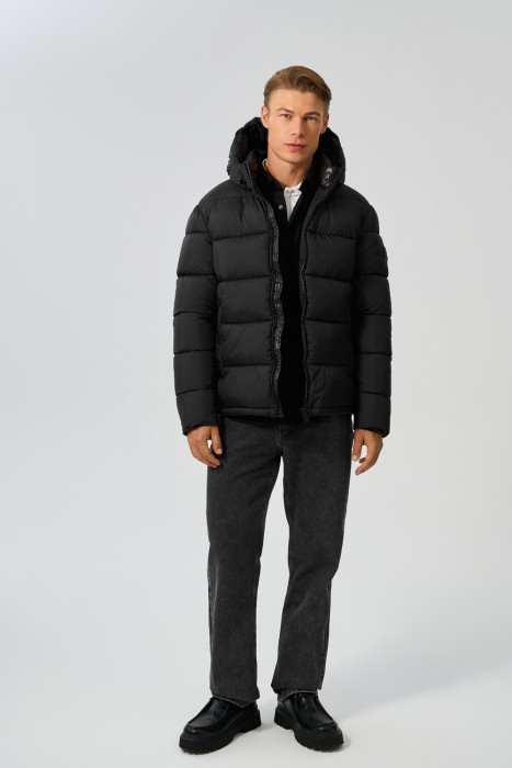 зимняя куртка с капюшоном из россии вид сбоку