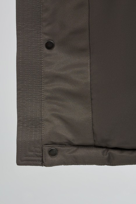 зимняя куртка с капюшоном из россии вид сбоку