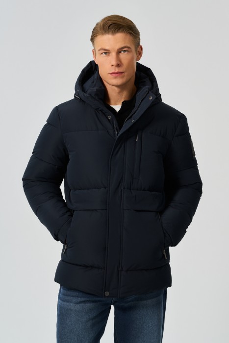 зимняя куртка с капюшоном от бренда снежная королева вид слева