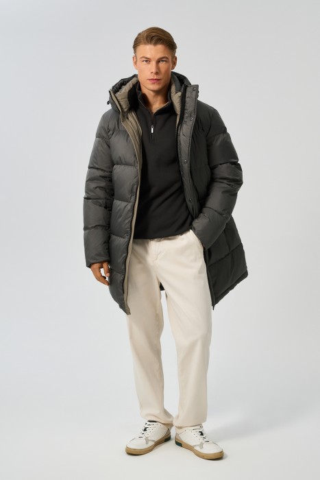 зимняя куртка с капюшоном от бренда снежная королева вид слева