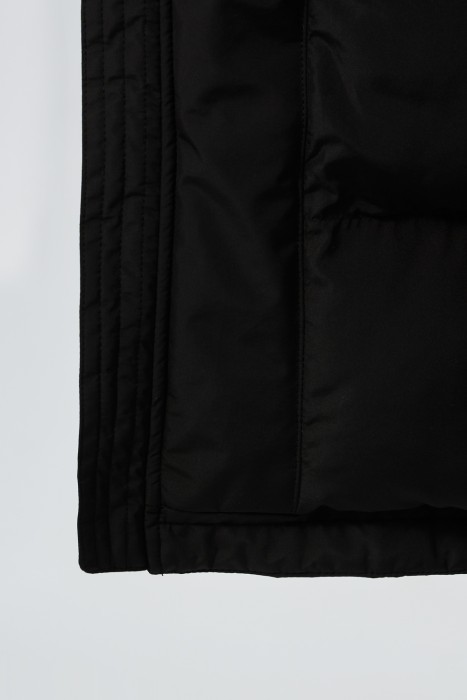 зимняя куртка с капюшоном из россии вид сбоку