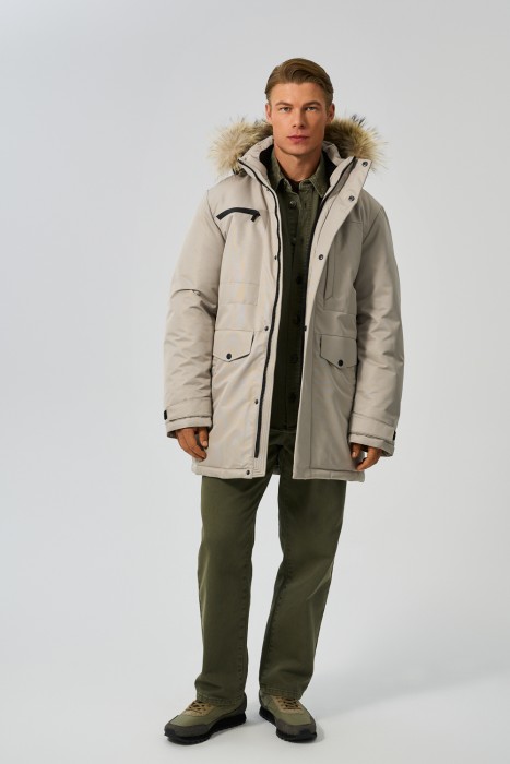 зимняя куртка с капюшоном из россии вид сбоку