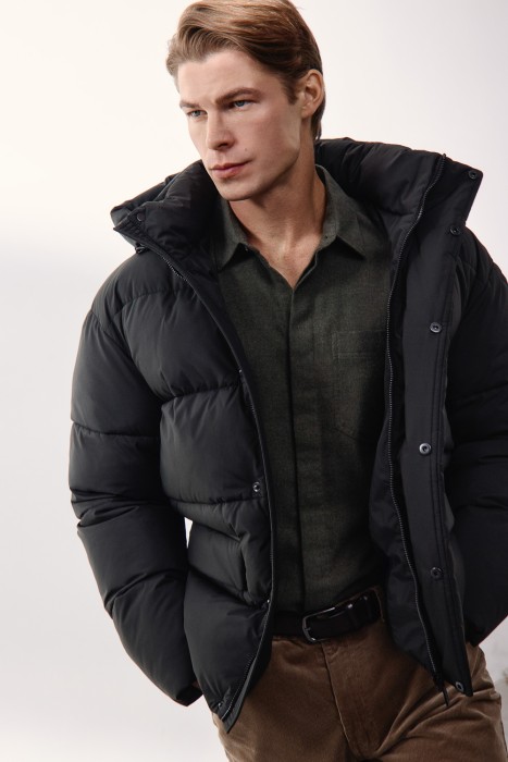 зимняя куртка с капюшоном от бренда снежная королева вид слева