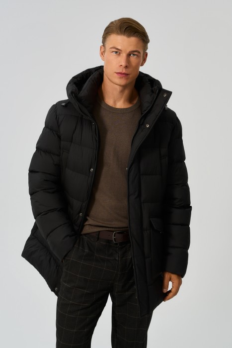 зимняя куртка с капюшоном от бренда снежная королева вид слева