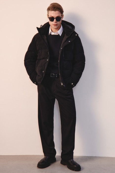 зимняя куртка с капюшоном от бренда снежная королева вид слева