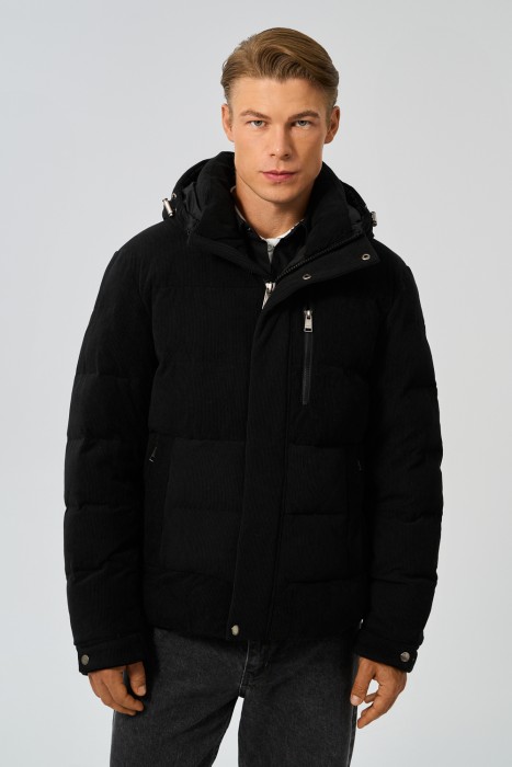 зимняя куртка с капюшоном из россии вид сбоку