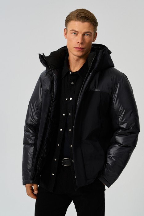 зимняя куртка с капюшоном от бренда снежная королева вид слева