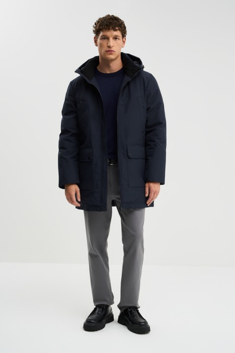 зимняя куртка с капюшоном из россии вид сбоку