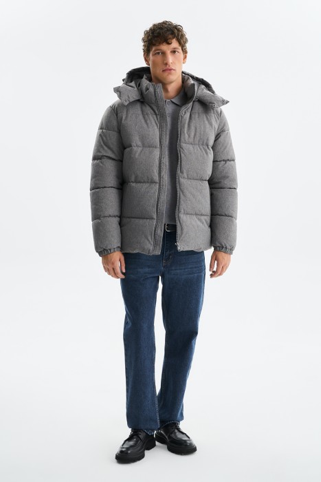 зимняя куртка с капюшоном от бренда снежная королева вид слева