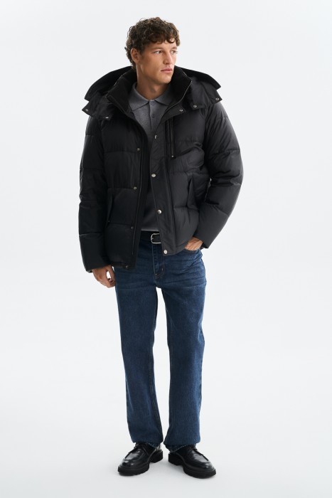 зимняя куртка с капюшоном от бренда снежная королева вид слева