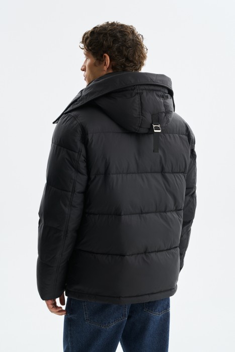 зимняя куртка с капюшоном по цене 3720 руб вид справа