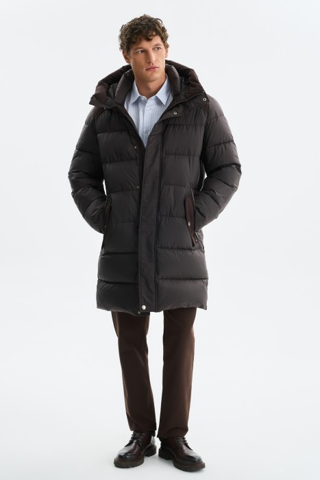 зимняя куртка с капюшоном от бренда снежная королева вид слева