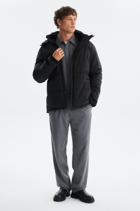 зимняя куртка с капюшоном от бренда снежная королева вид слева