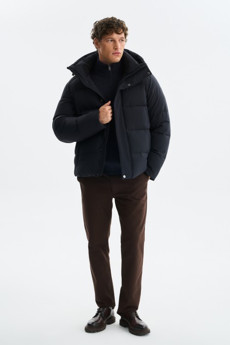 зимняя куртка с капюшоном от бренда снежная королева вид слева