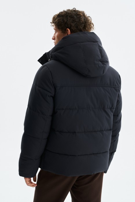 зимняя куртка с капюшоном по цене 5530 руб вид справа