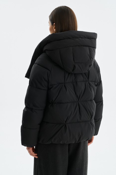 зимняя куртка с капюшоном по цене 8390 руб вид справа