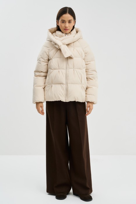 зимняя куртка с капюшоном от бренда снежная королева вид слева