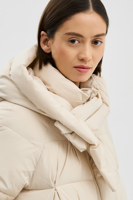 зимняя куртка с капюшоном из россии вид сбоку