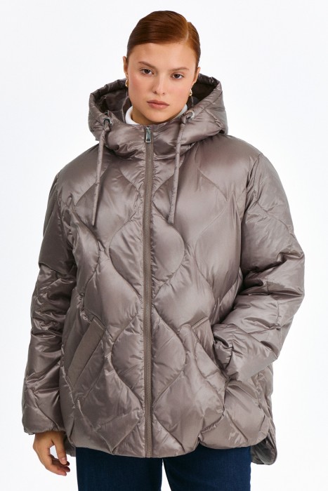 зимняя куртка с капюшоном от бренда снежная королева вид слева