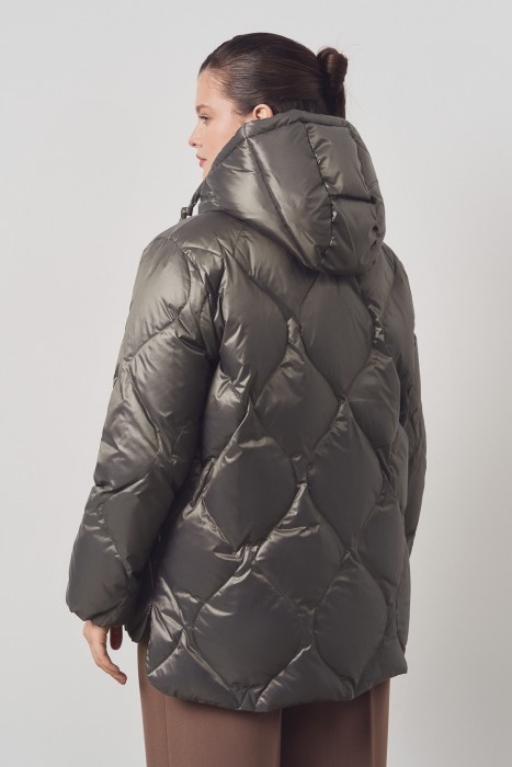 зимняя куртка с капюшоном от бренда снежная королева вид слева