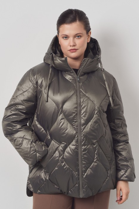 зимняя куртка с капюшоном из россии вид сбоку