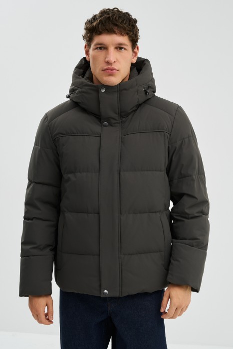 зимняя куртка с капюшоном от бренда снежная королева вид слева