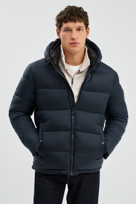 зимняя куртка с капюшоном от бренда снежная королева вид слева