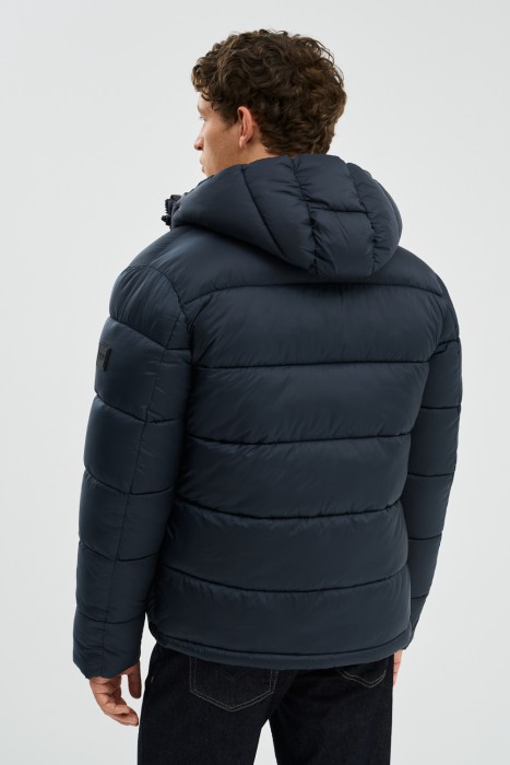 зимняя куртка с капюшоном по цене 5370 руб вид справа