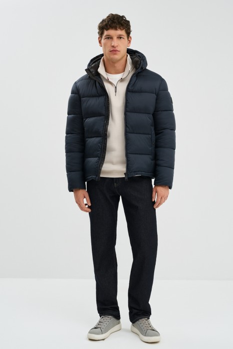 зимняя куртка с капюшоном из россии вид сбоку