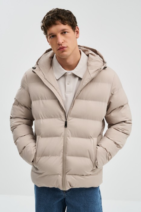 зимняя куртка с капюшоном от бренда снежная королева вид слева