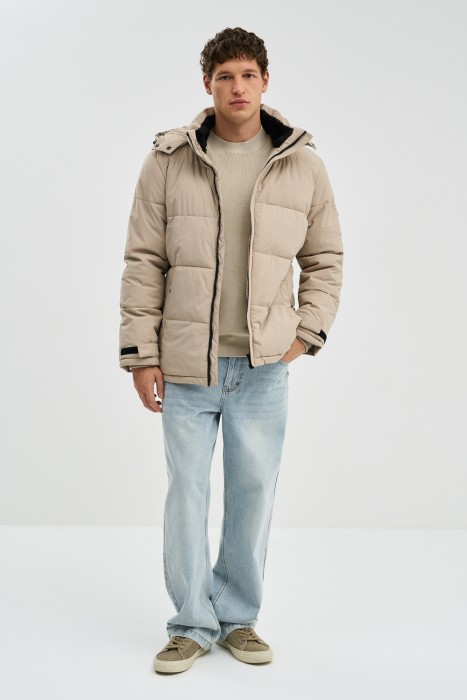 зимняя куртка с капюшоном из россии вид сбоку