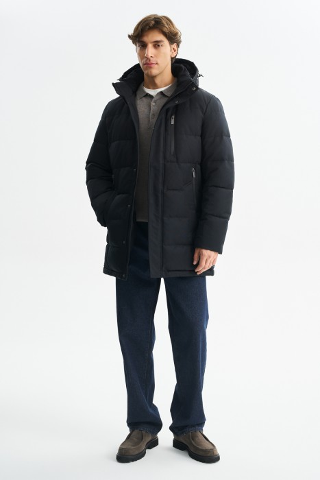 зимняя куртка с капюшоном по цене 8070 руб вид справа