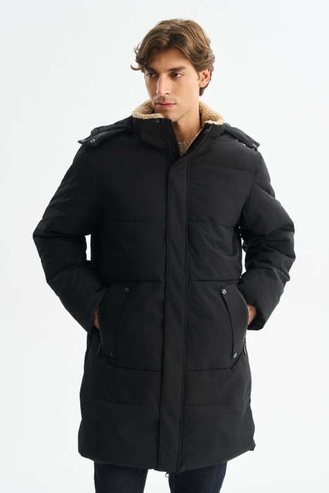 зимняя куртка с капюшоном от бренда снежная королева вид слева