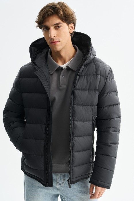 зимняя куртка с капюшоном от бренда снежная королева вид слева