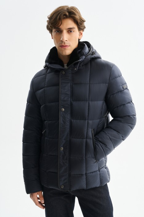 зимняя куртка с капюшоном от бренда снежная королева вид слева