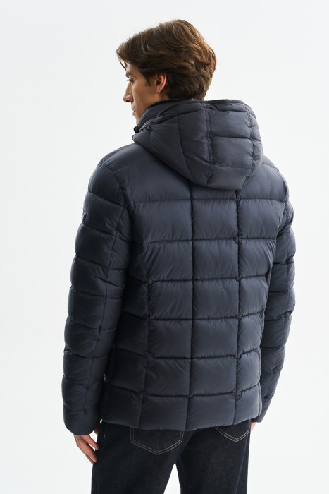 зимняя куртка с капюшоном по цене 7490 руб вид справа